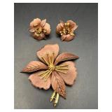 Vintage flower brooch and earrings set.