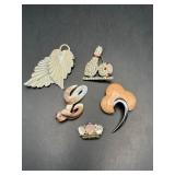Brooches lot. One is marked Monet.