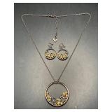 Necklace and earrings set.