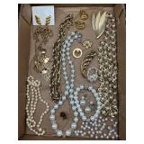 Jewelry lot! Necklaces, earrings, pins, etc.