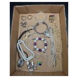 Jewelry lot! Necklaces, earrings, pins, etc.