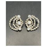 Vintage rhinestone clip on earrings.