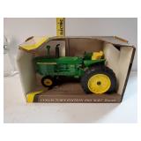 1:16 John Deere 1961 4010 Gas Tractor