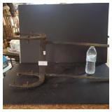 Metal Log Holder w/horseshoe bottom