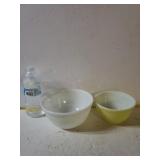 (2) Vintage Pyrex Bowls