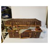 Picnic Basket & Hot Mitts