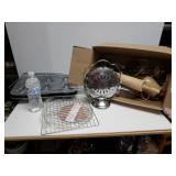 Kitchen Tools: Muffin Pans, Roller, Apple Cutter