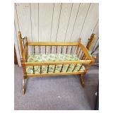 Lockable Swinging Crib