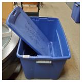 Sterilite Tote With Lid