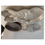 Cake Pans & Cake Molds