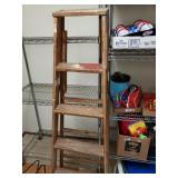 Wooden 5ft Ladder