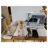 Vintage Singer Sewing Machine With Accessories