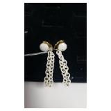 Vintage White Chain Dangle Clip-on Earrings -