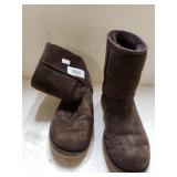 Dark Brown UGG Size 7W Ankle Boots