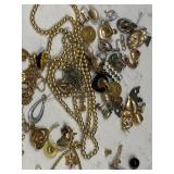 Jewelry Crafting Lot - Couple Pieces of Gold