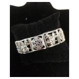 Ladies Silver Tone Stretch Bracelet. No Markings