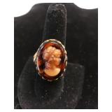 Ladies Cameo Size 9 Gold Tone Ring. No Markings