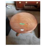 Oak Type Round Table