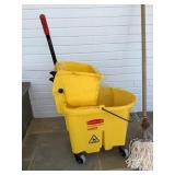 Rubbermaid Mop Bucket w/ Ringer and Mop