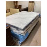 Very Clean Sealy Luxury Hybrid Queen Size Bed Set