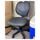 Rolling a office Chair - Mesh Back