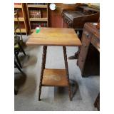 Accent Wooden Table (Middle Board Loose)