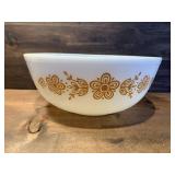 Vintage Pyrex 4 qt. Butterfly Gold