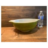 Vintage 4 Quart Pyrex Mixing Bowl