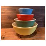 Vintage Pyrex Nesting Bowl Set