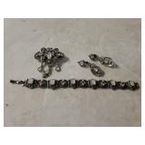 Ladies 3-piece Silvertone Jewelry Set - Brooch,