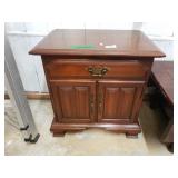 Vintage Willett Nightstand Matches Lot 4170