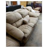 Benchcraft Couch Matches Lots 3014. 3015A And