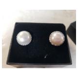 Ladies Blingy Pearl-like Earrings