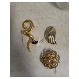 (3) Ladies Gold Tone Jewelry Pieces
