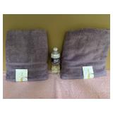 2 New Fast Dry Bath Towels