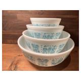 Immaculate Full Set Amish Butter Print Pyrex