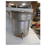 Large Steamer Bucket With Liquid Release Valve