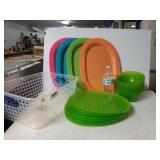 Plastic Basket W/Plastic Dinnerware