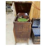 Antique Victrola.  Victor Talking Machine. Needs