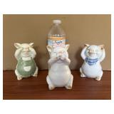 3 Plastic Pigs