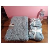 NEW Comfort Bay Bath Rug & Two 5 Packs of Comfort