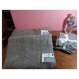 NEW 2 Comfort Bay Matching Bath Towels & One 5