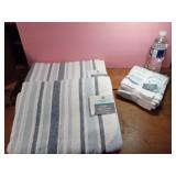 NEW 2 Comfort Bay Matching Bath Towels & One 5