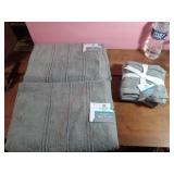 NEW Comfort Bay 2 Bath Towels & One 5 Pack of