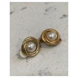 Vintage Pearl & Gold Tone Clip On Earrings