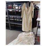 Ladies Wedding Dress & Trane - Size 22 - Unsure