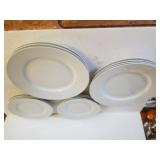 Gallery Tabletop White Plates(15)