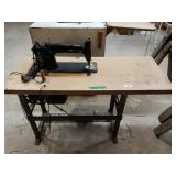 Vintage Singer Sewing Machine With Table