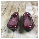 Pair of Algeria by PG Lite Shoes. Size 10.