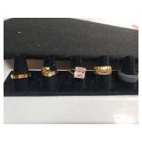 (4) Ladies Gold Tone Rings & (1) Mens Silicone